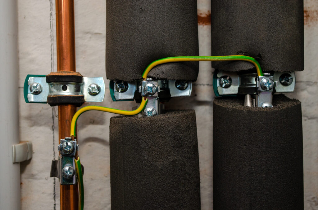 Connecting the ground wire to the copper pipe